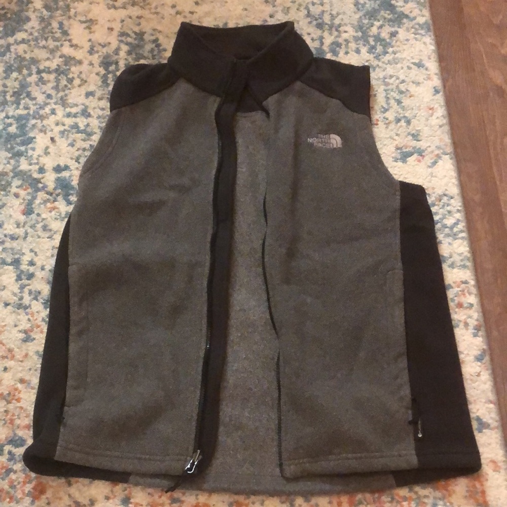 Men’s North Face medium grey and black vest